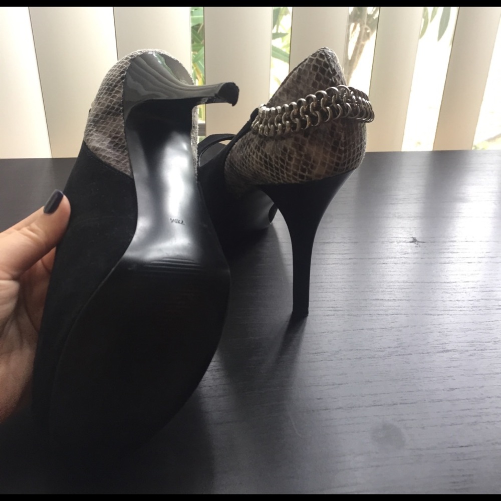 Guess Open Toe Heels 👠 - Picture 3 of 4