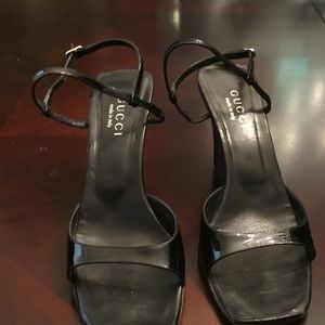 Authentic Gucci wedge shoe in black/patent leather