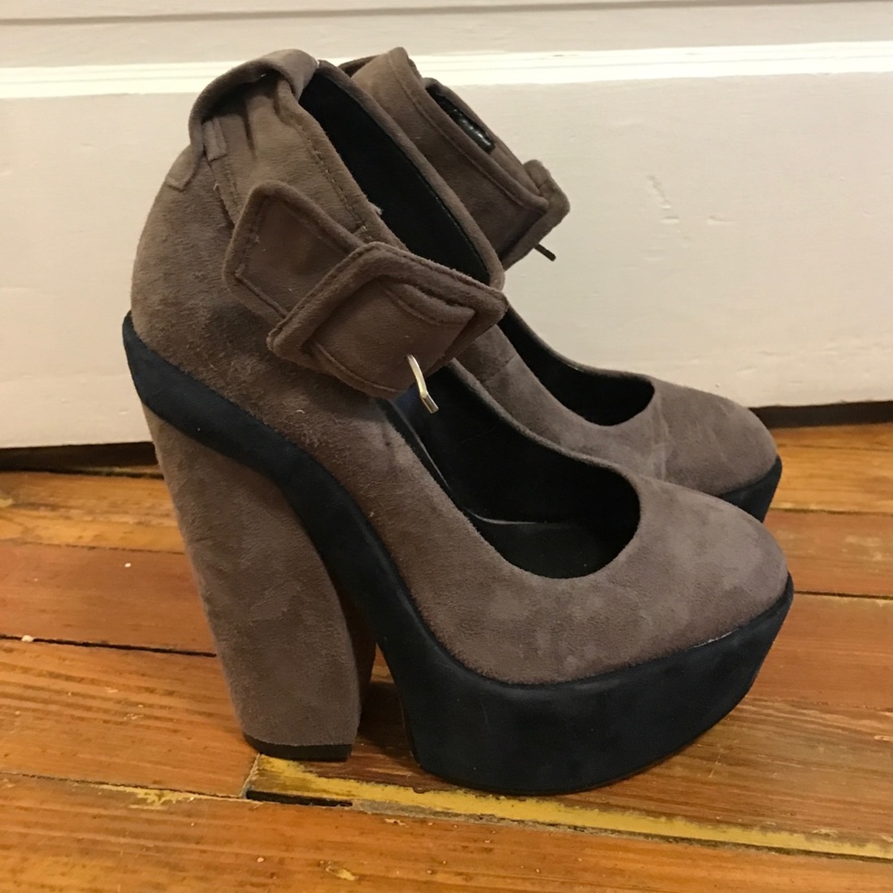 Dolce Vita grey and navy heels