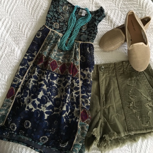 Tops - Super cute top with gorgeous colors!