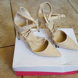 Nude lace-up pointed toes heels