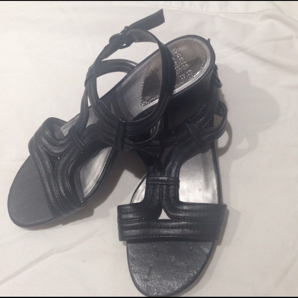 Mootsies Tootsies black sandals