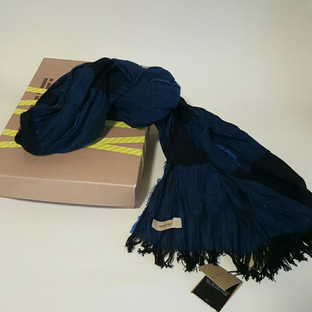 Burberry lightweight crinkle blue stripe scarf