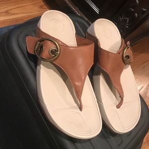 FitFlop Hooper Coffee Tan flip flops