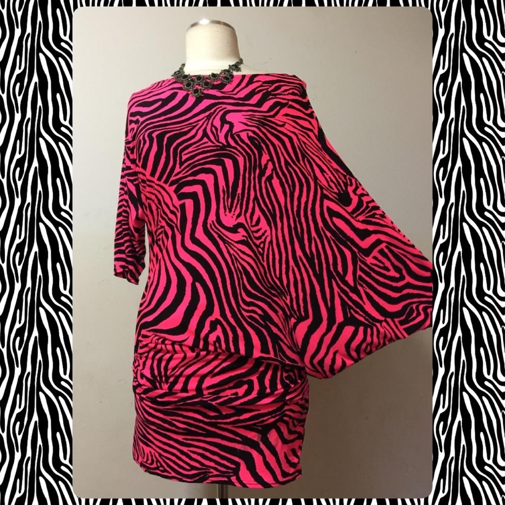 🖤🖤🖤Snap Asymmetrical Sleeve Dress. NWOT SzM🖤🖤