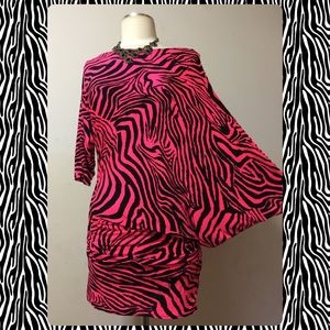 🖤🖤🖤Snap Asymmetrical Sleeve Dress. NWOT SzM🖤🖤