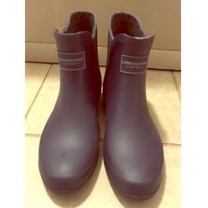 Never worn London Fog Piccadilly rain boots !