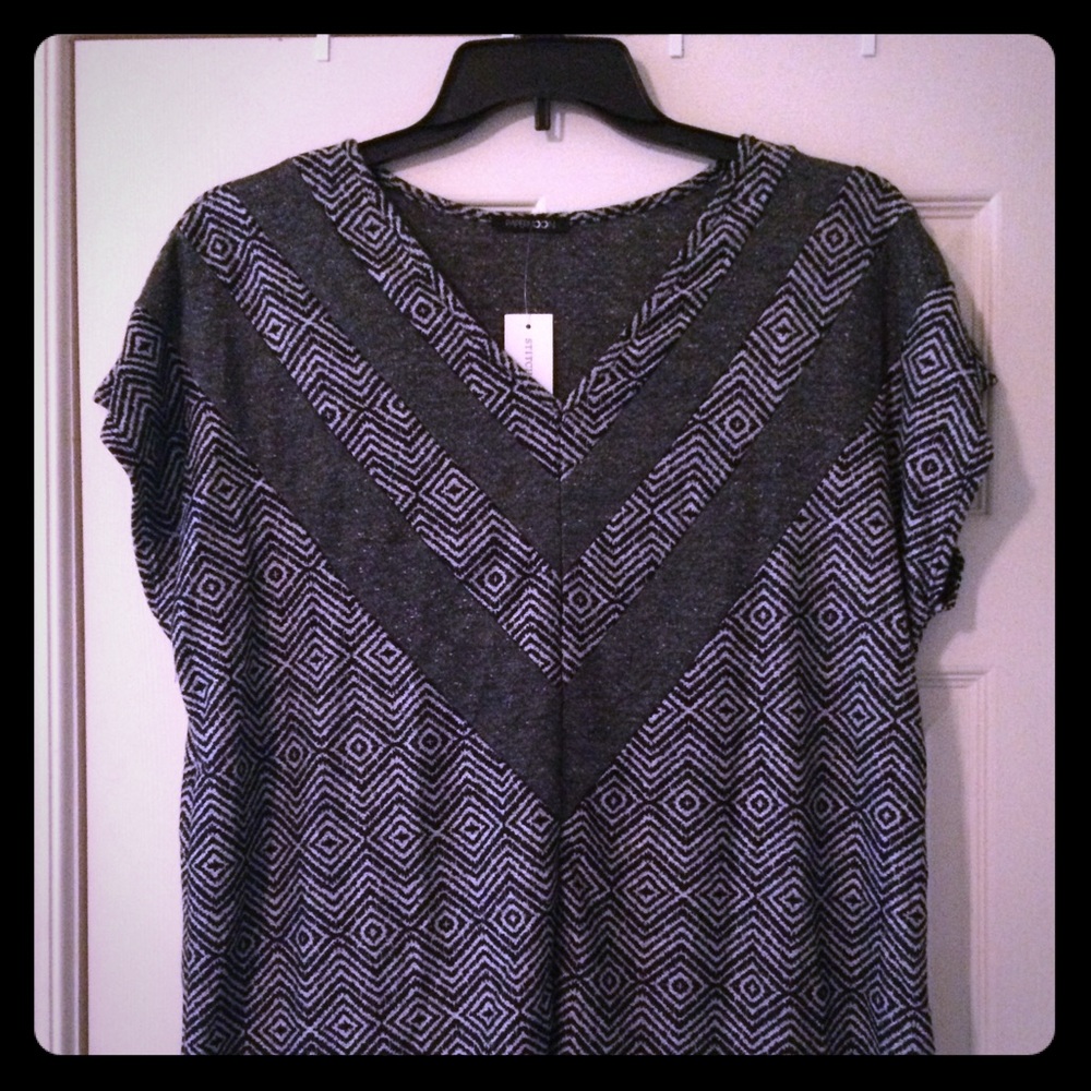 Papermoon Chorby Contrast V Neck Knit Top in Grey