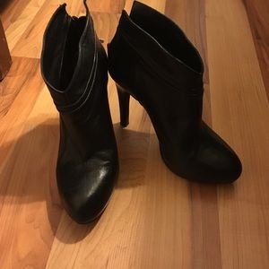 Jessica Simpson Aggie Black Booties Size 6