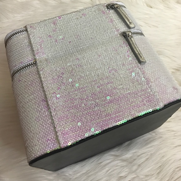 Additional photos for Victoria's Secret box - Picture 5 of 5