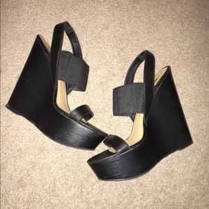 Black strap wedges