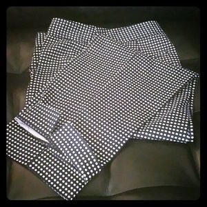 Navey blue n  white pok a dot  capris .