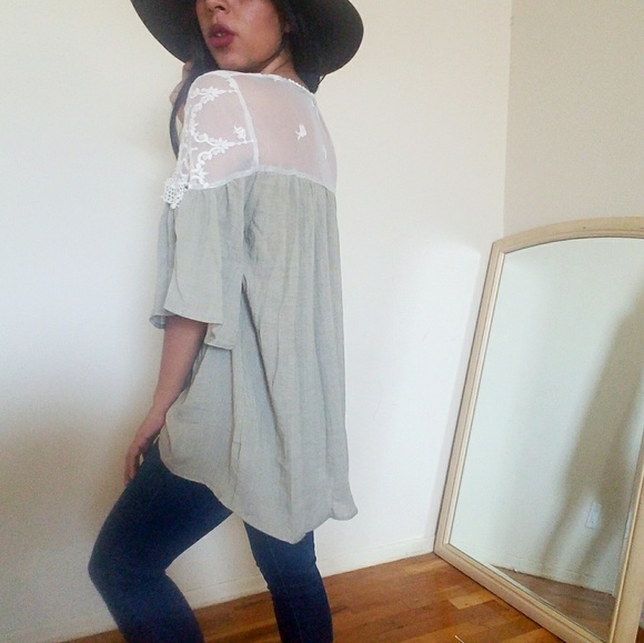 🆕LIGHT OLIVE CREAM LACE TUNIC TOP - Picture 2 of 5