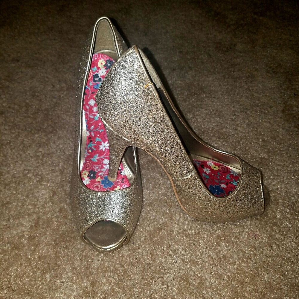 Gold sparkly peep toe pumps