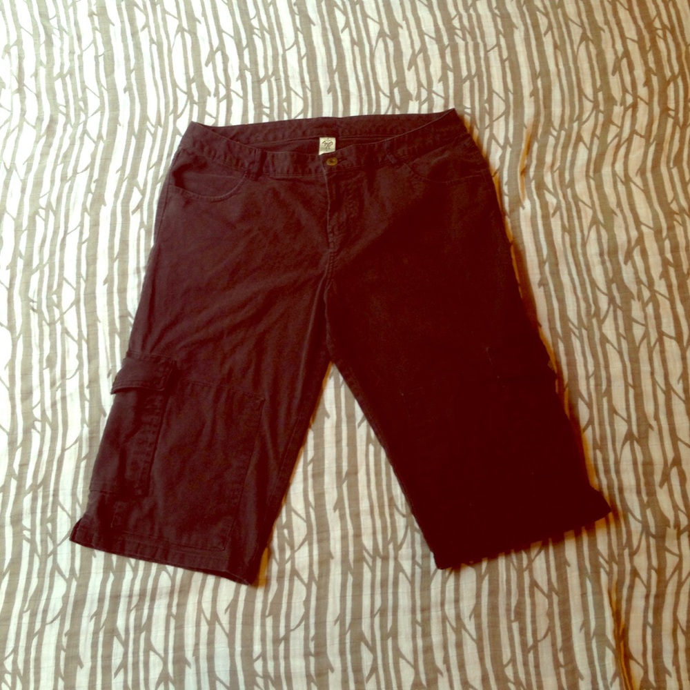 Dark brown/gray prana Bermuda short