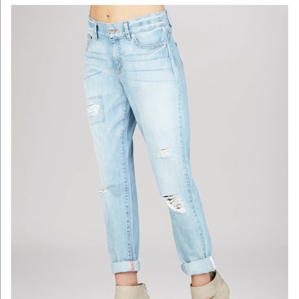 BCBG SLOUCHY BOYFRIEND JEAN
