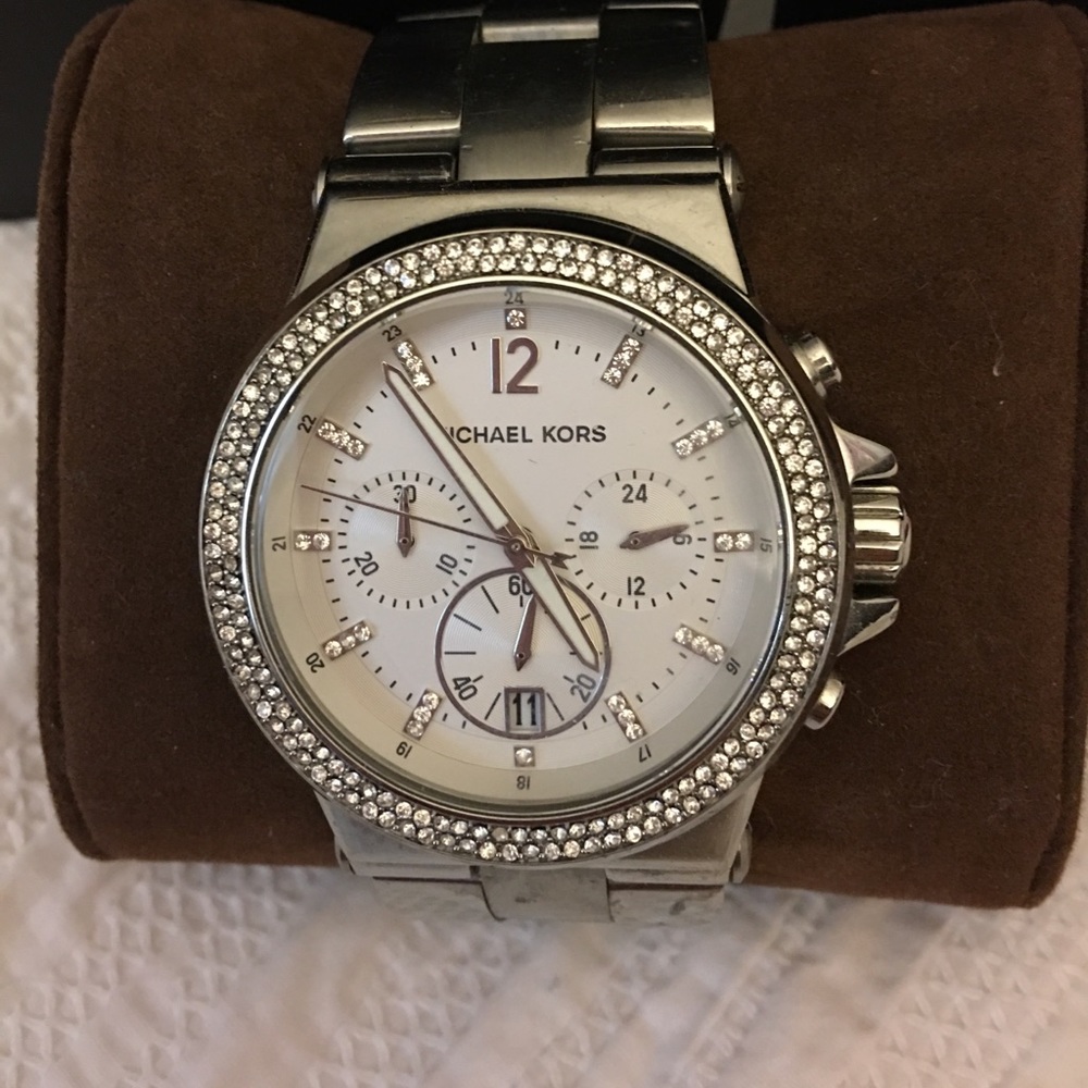 ⚡️FLASH SALE listed price $185