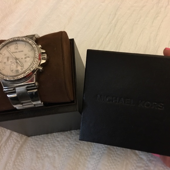⚡️FLASH SALE listed price $185
