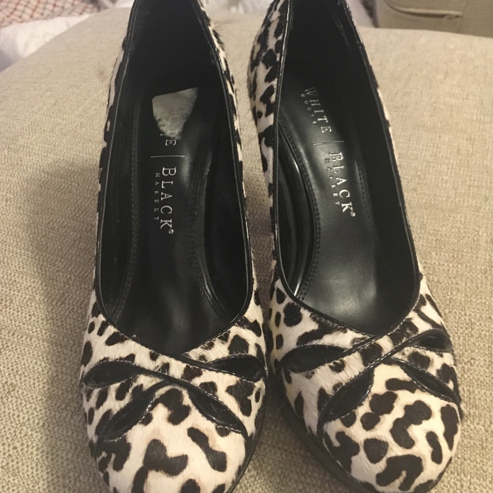 Black/white pump heels. Size 71/2M.
