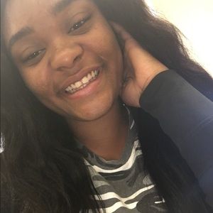 Meet your Posher, Selena