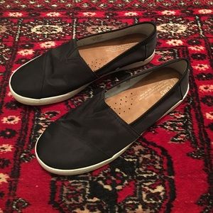 Worn once! TOMS Size 8 Black Avalon Slip-ons