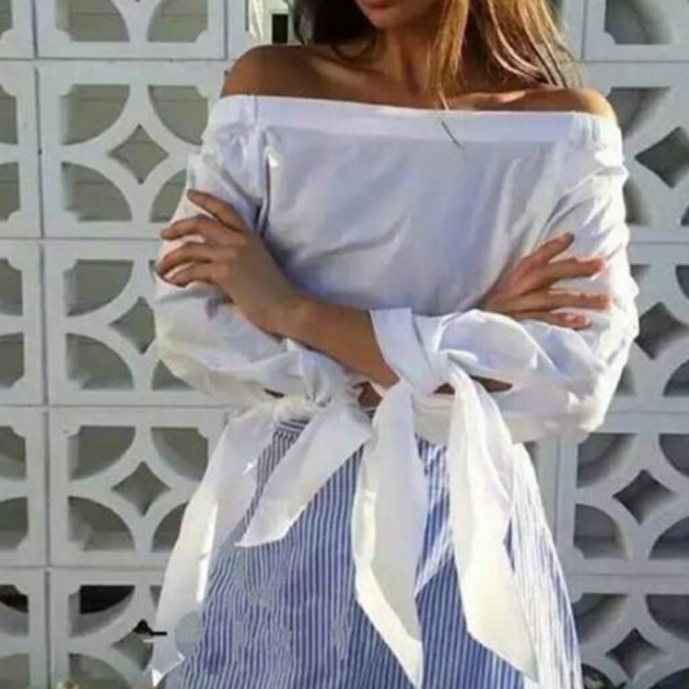 Trendy off-the-shoulder blouse - Picture 2 of 3