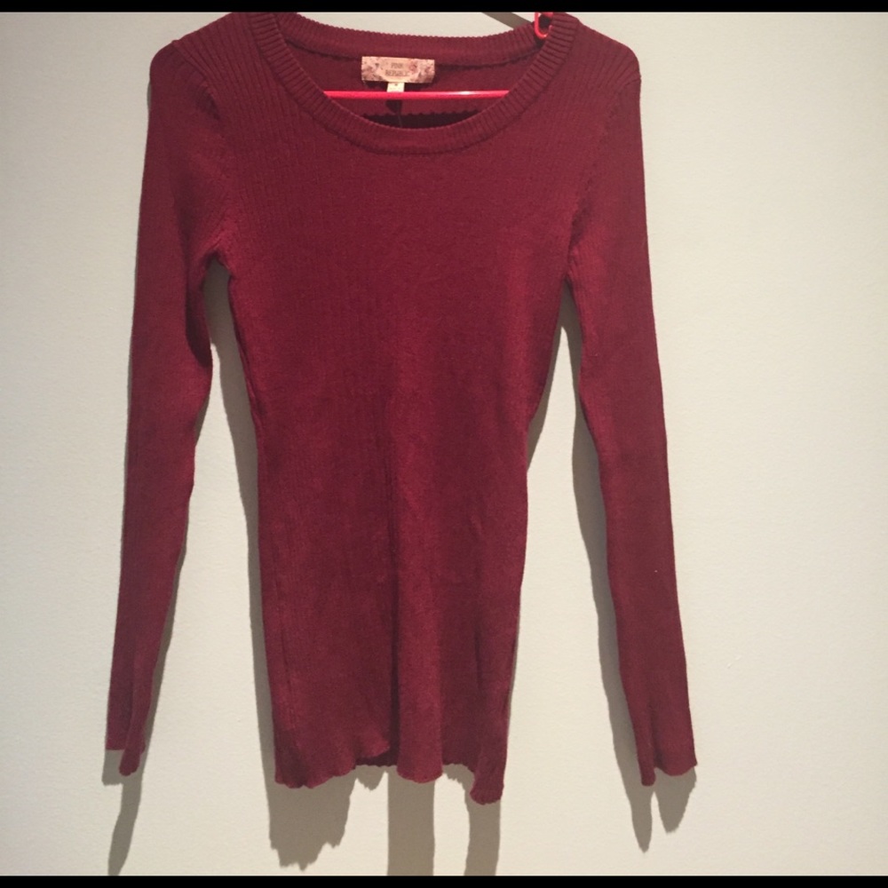 Crew neck maroon sweater