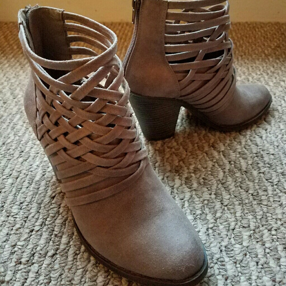 Booties with woven design size 6