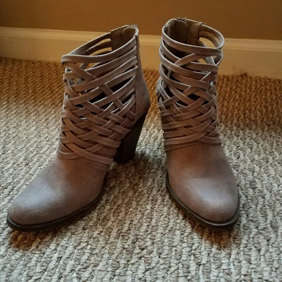 Booties with woven design size 6 - Picture 3 of 3
