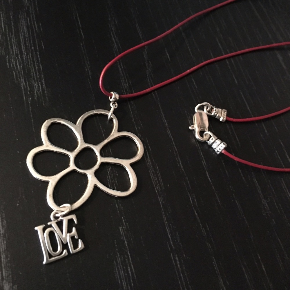Sweet silver tone flower/love necklace