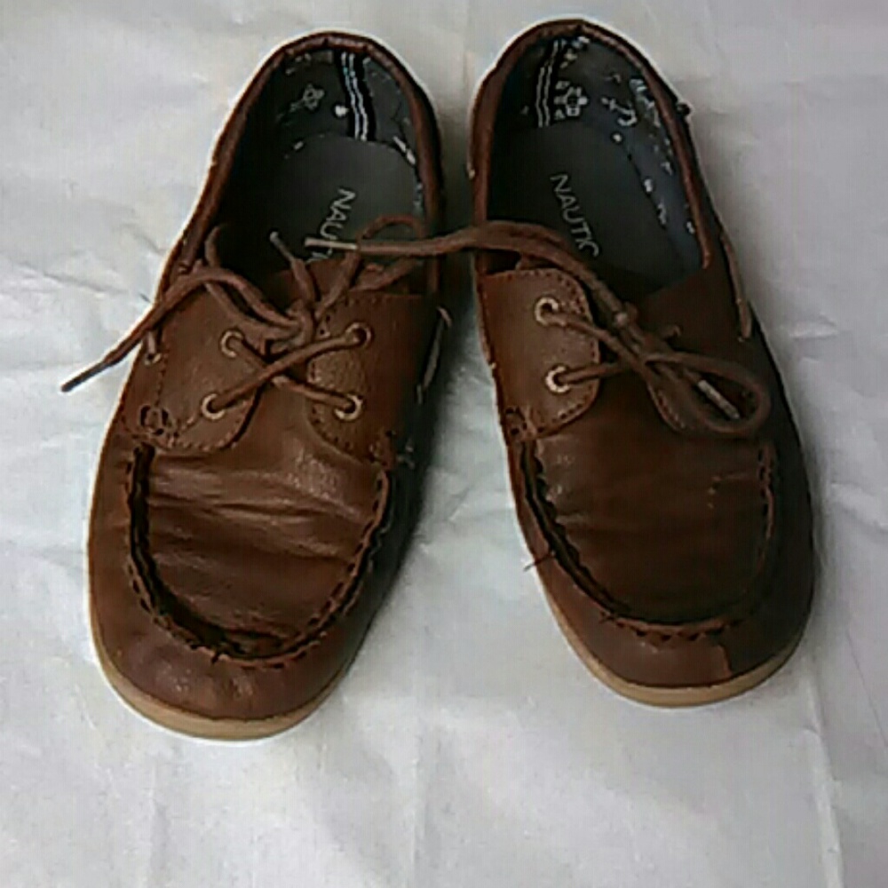 Kids nautica sz 3 shoes