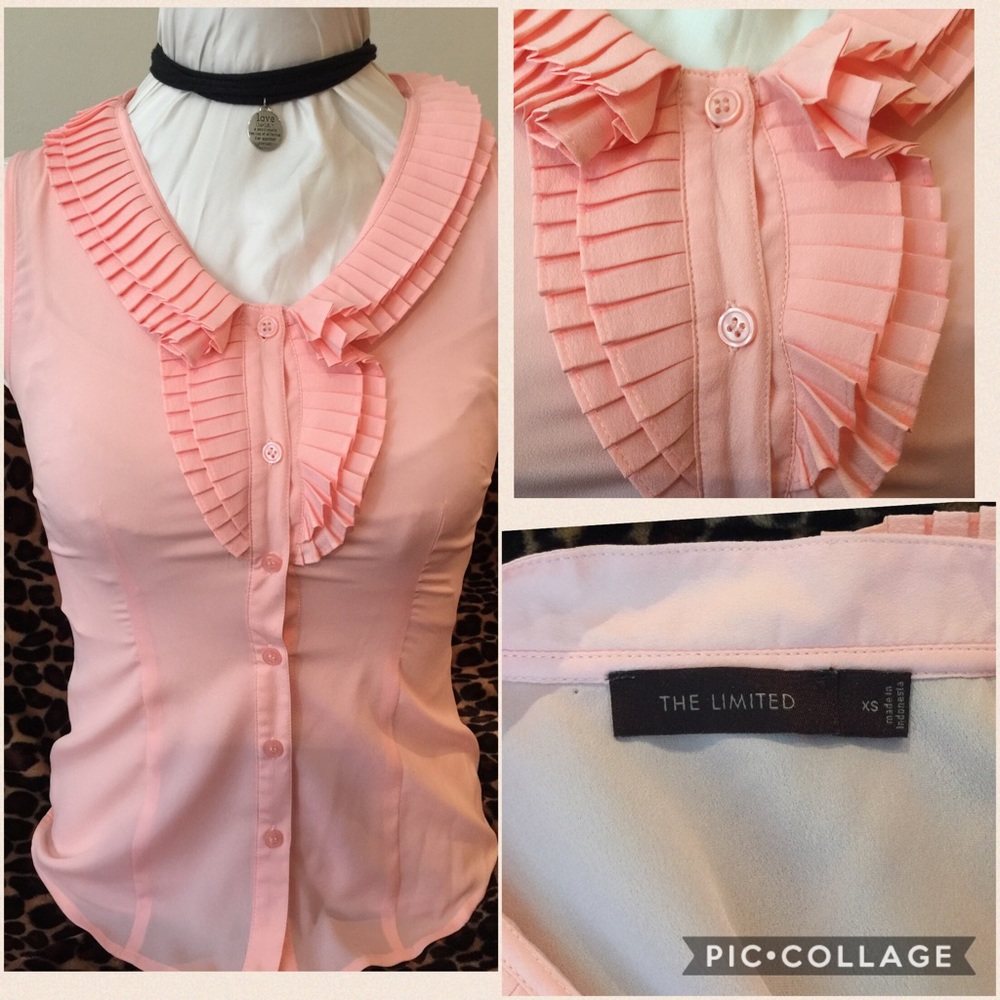 🌸🌻Spring Top. Size XS. Ruffle front. 🌻🌸