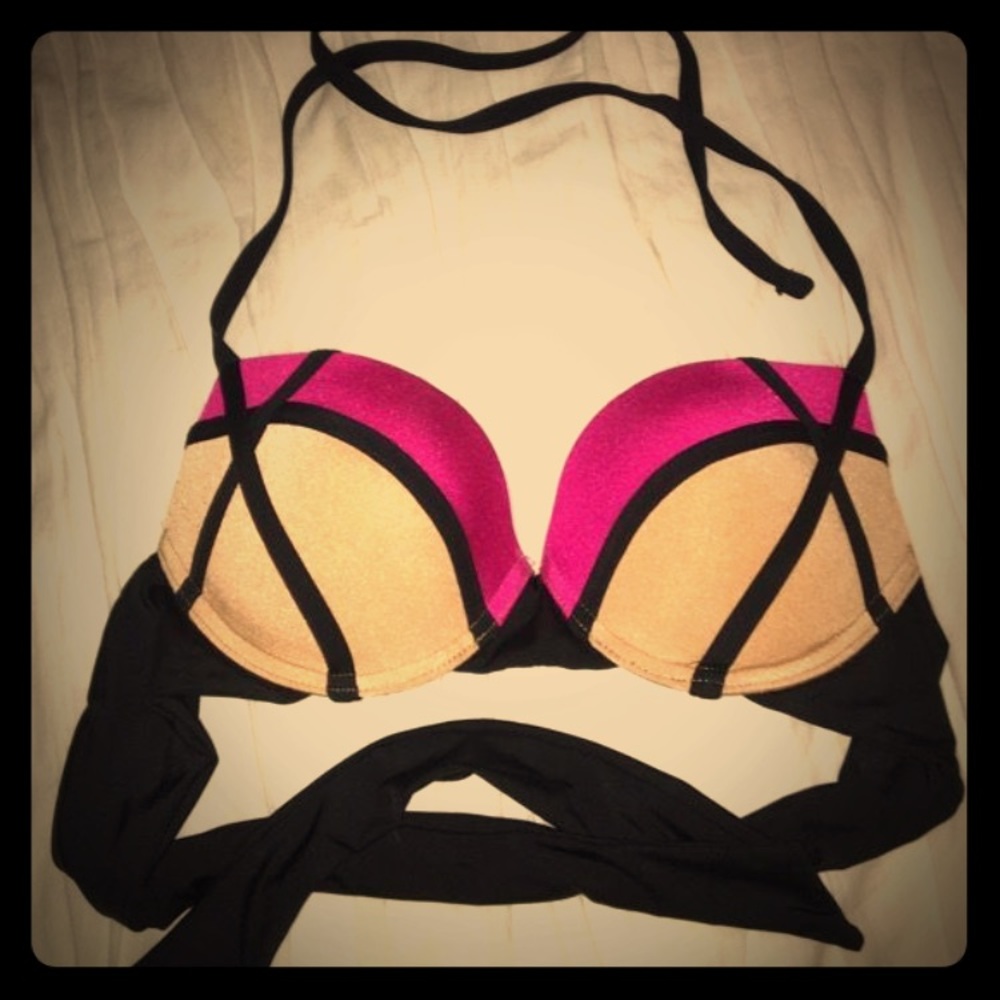 BEACH BUNNY 👙 TOP