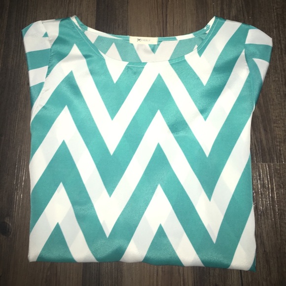 Turquoise & White Chevron Blouse 💙💚 - Picture 3 of 4