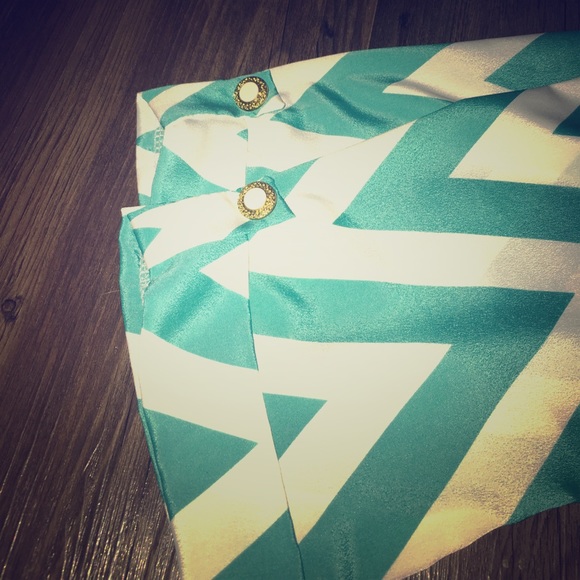 Turquoise & White Chevron Blouse 💙💚 - Picture 4 of 4