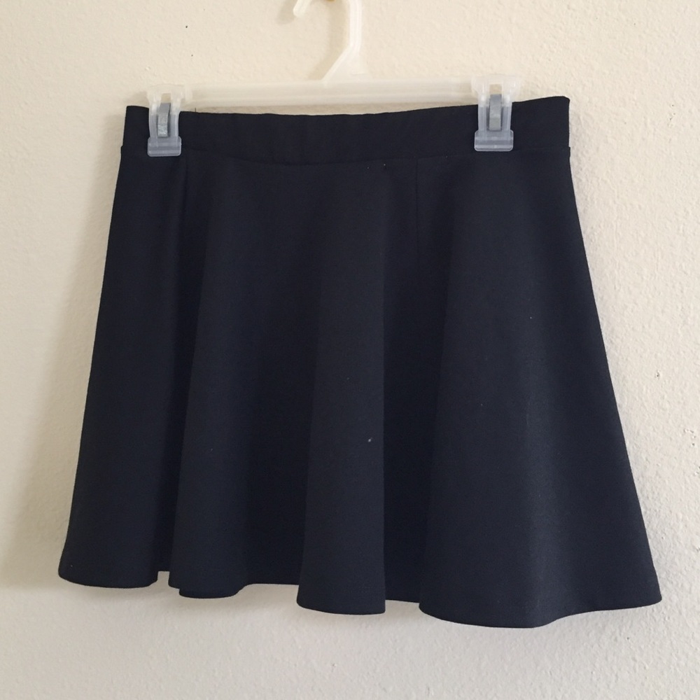 Black skater skirt