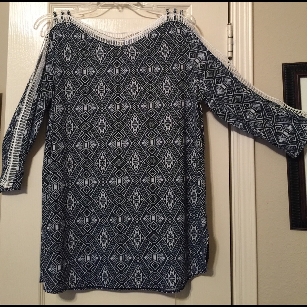 Cold-shoulder navy & white Summer  top