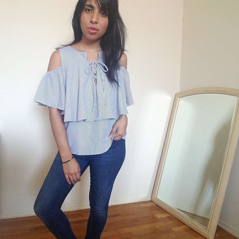 BLACK WHITE COLD SHOULDER RUFFLE TOP - Picture 5 of 7