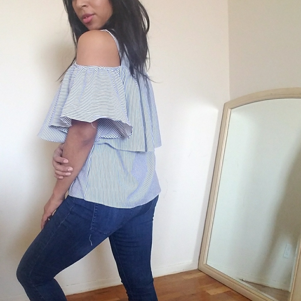 BLACK WHITE COLD SHOULDER RUFFLE TOP - Picture 6 of 7
