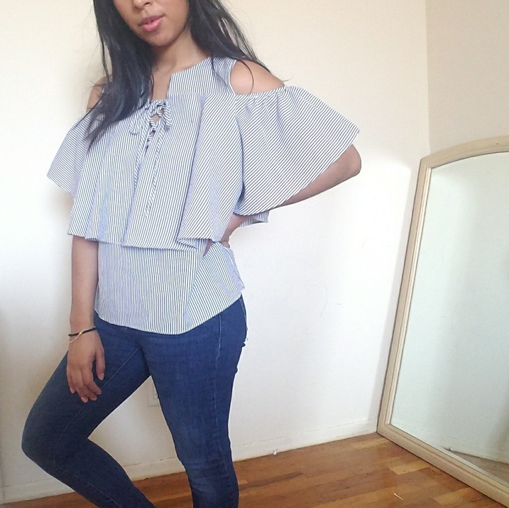 BLACK WHITE COLD SHOULDER RUFFLE TOP - Picture 7 of 7