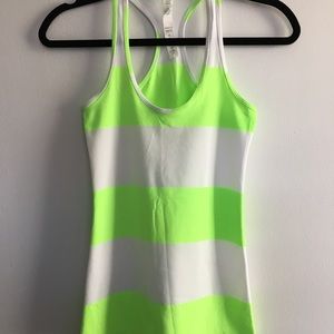 🌺Adorable Lululemon tank