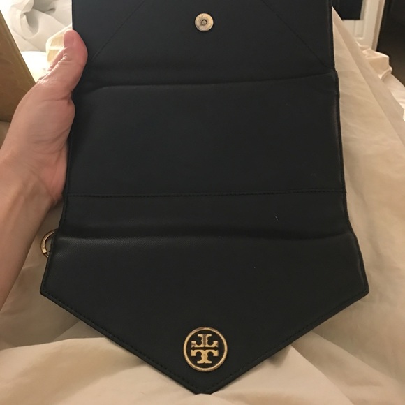 Tory burch wristlet - Picture 2 of 4