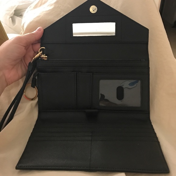 Tory burch wristlet - Picture 4 of 4