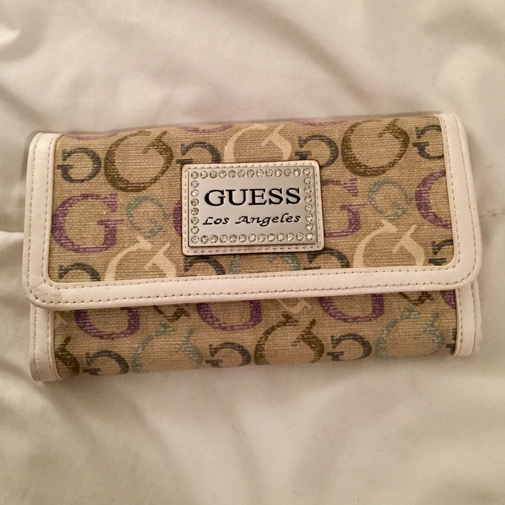 Guess button wallet