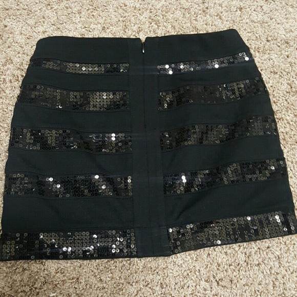 Express black mini skirt - Picture 2 of 4