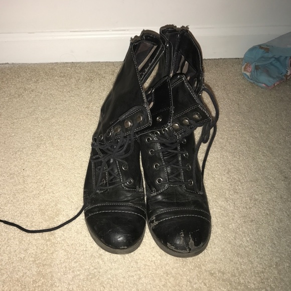 Black combat boots - Picture 1 of 3