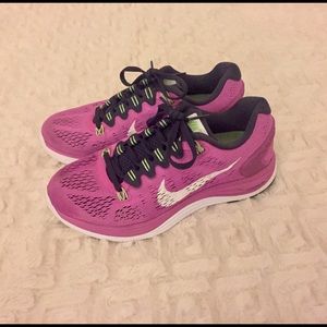 ⭐️PRICE DROP⬇️Nike Running Shoes🎉