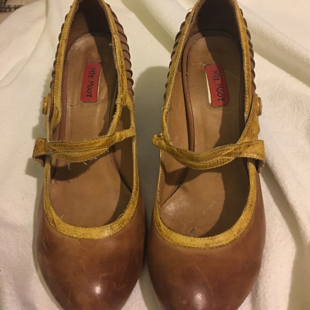 Miz Mooz Sensei pumps, mustard color, size 8.5