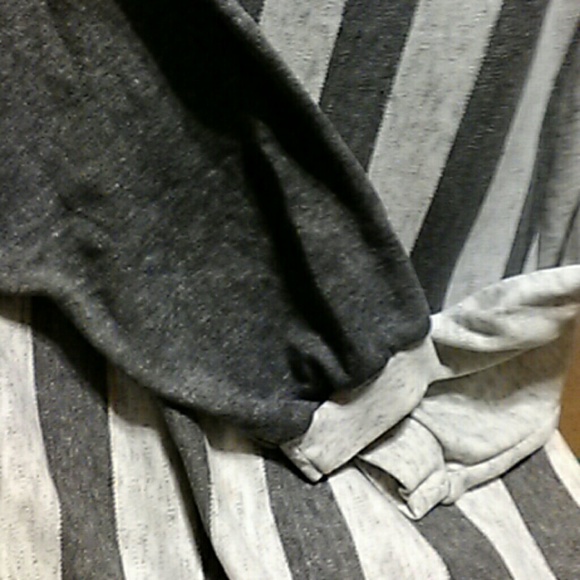 Sweatshirt - Picture 2 of 3