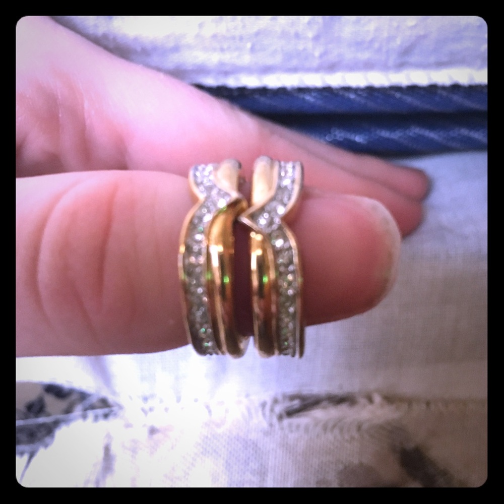 Beautiful gold diamond earrings 💕